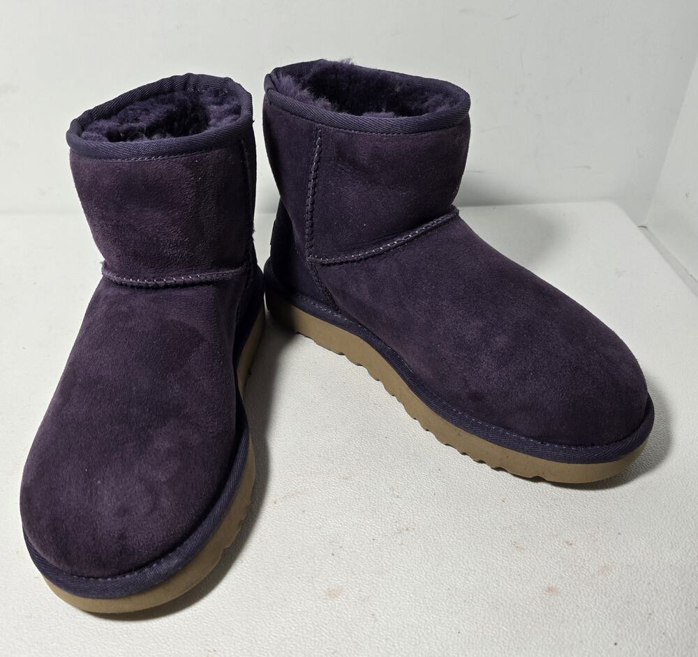 UGG Classic Mini II Boots Purple Suede Women 7- Y2K Streetwear Cozycore